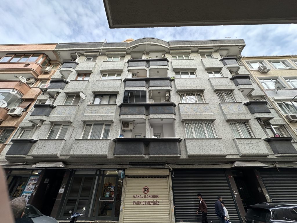 Akşemsettin Mahallesi, Hakperest Sokak, No:20 Fatih/İstanbul - 2