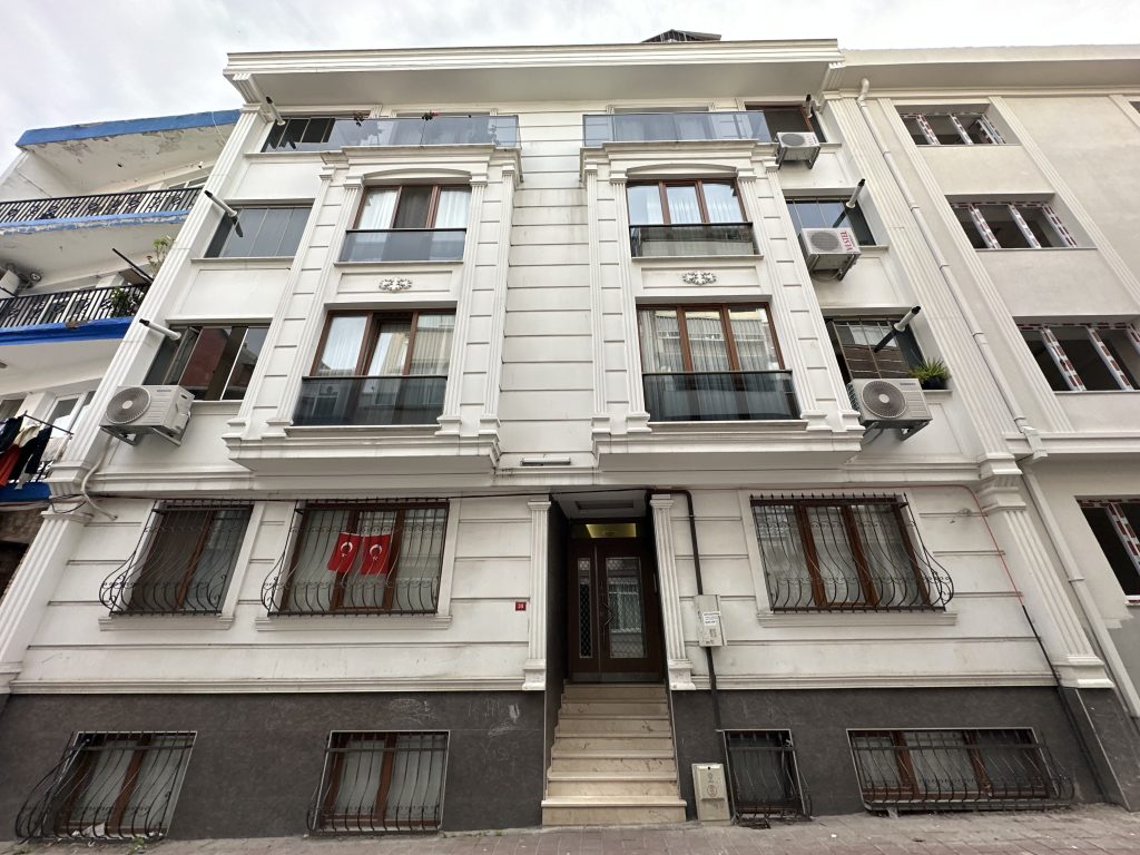 Yedikule Mahalles, Merhaba Caddesi, Fatih/İstanbul Altıngeyikler Apartmanı - 2