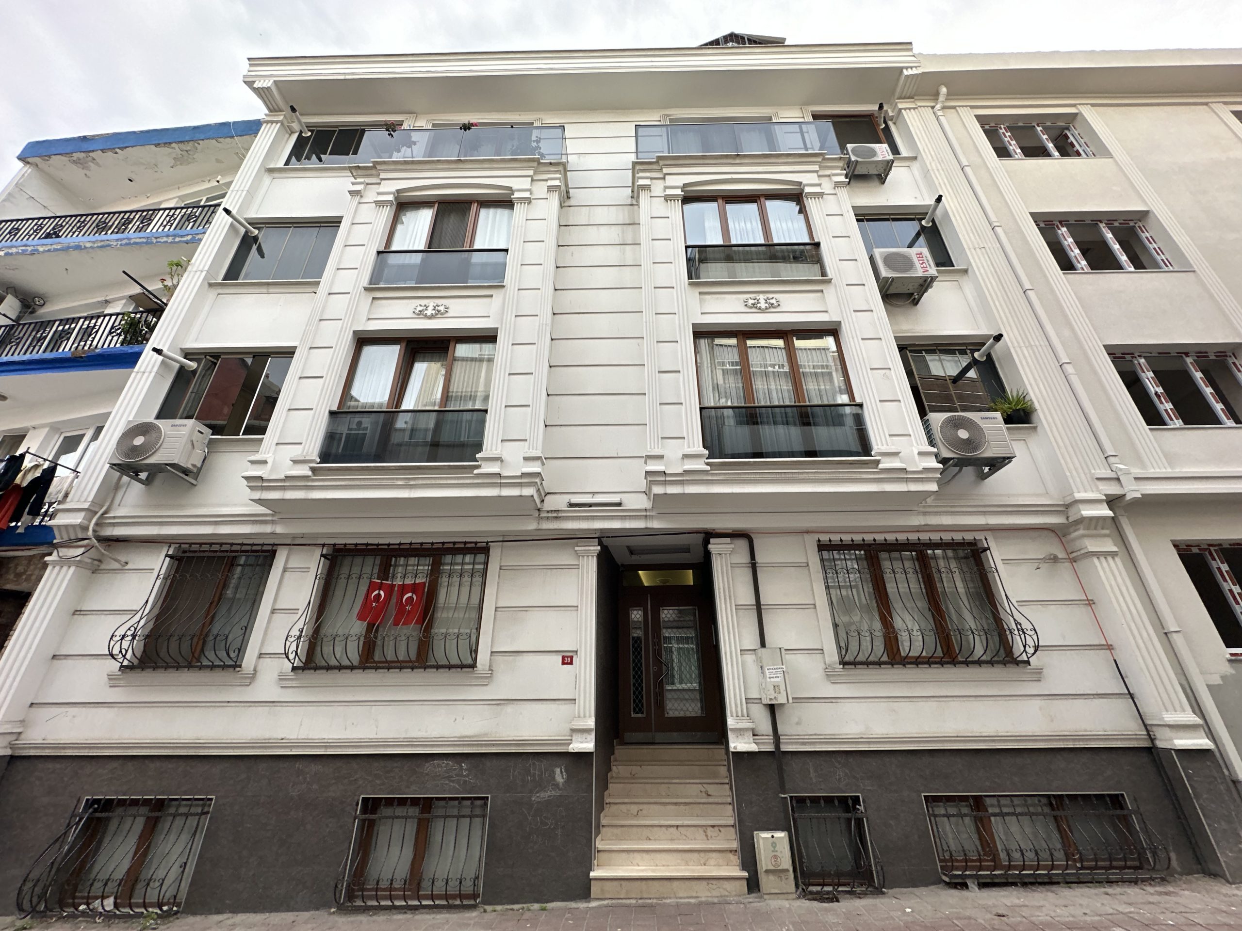 Yedikule Mahalles, Merhaba Caddesi, Fatih/İstanbul Altıngeyikler Apartmanı - 2
