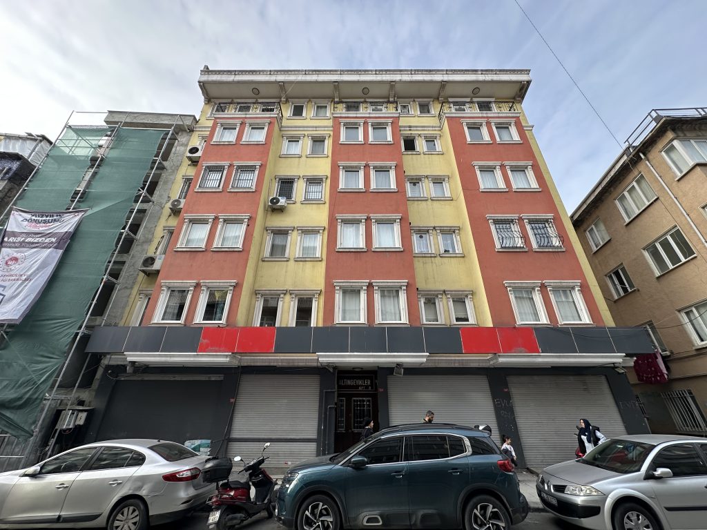 Aksaray Mahallesi, Küçük Langa Caddesi, No: 118 Fatih/İstanbul - 2