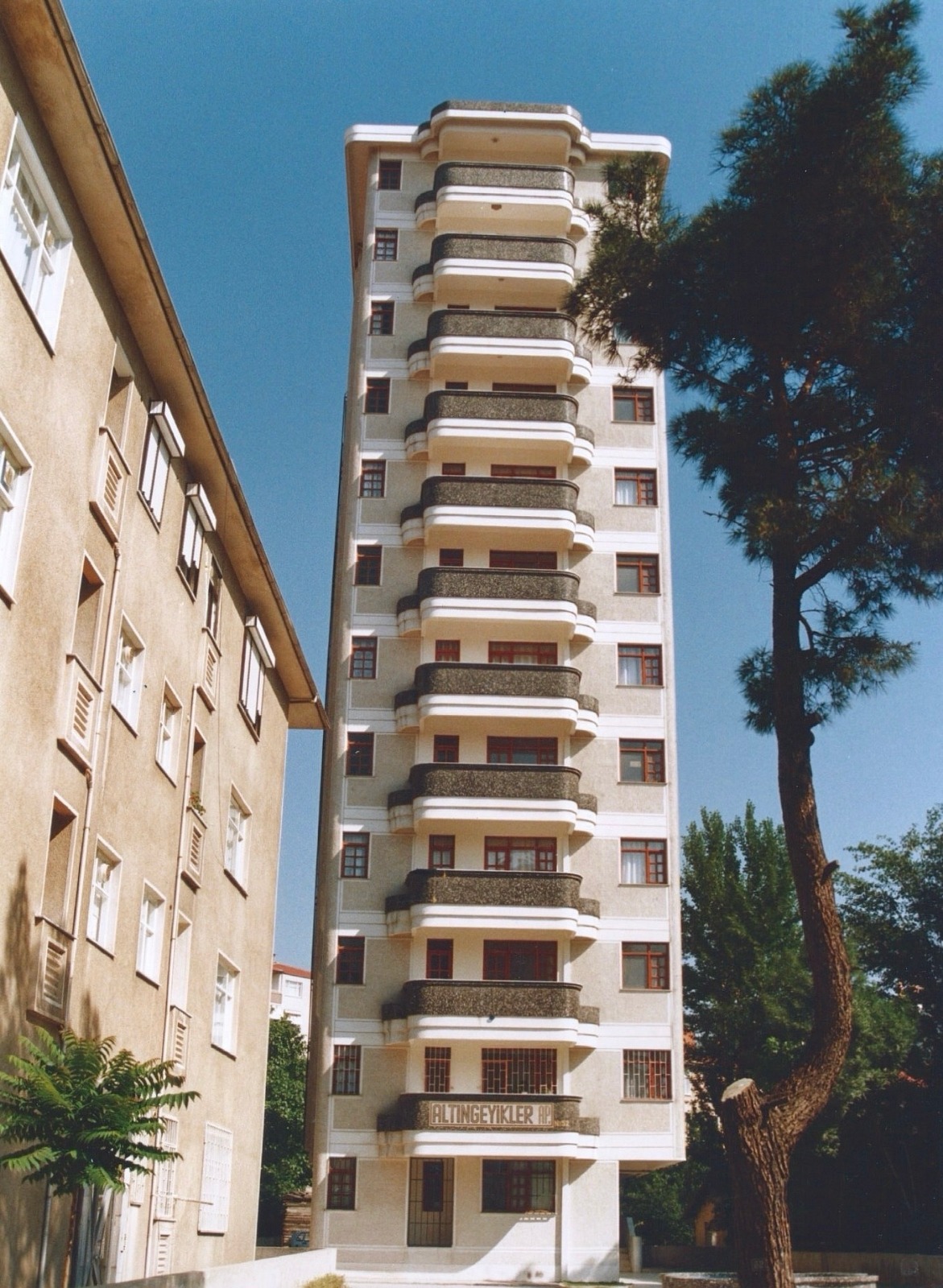 Kozyatağı Mahallesi, Şakacı Sokak, Altıngeyikler Apartmanı - 1